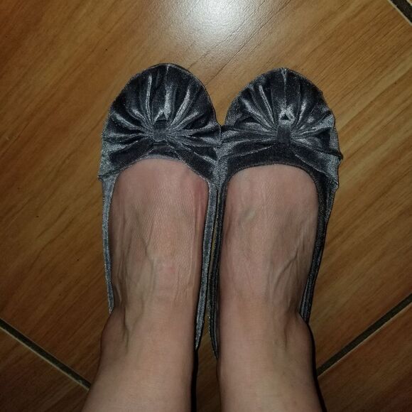 Women's Flats pre-owned still lots of life left gray - Picture 3 of 7